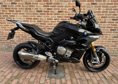 BMW S1000XR triple black 2019 €13350