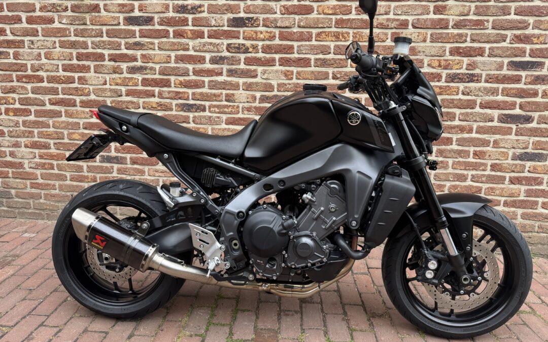 Yamaha MT09  tech black akrapovic 2023 €9950