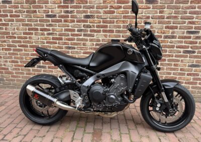 Yamaha MT09  tech black akrapovic 2023 €9950