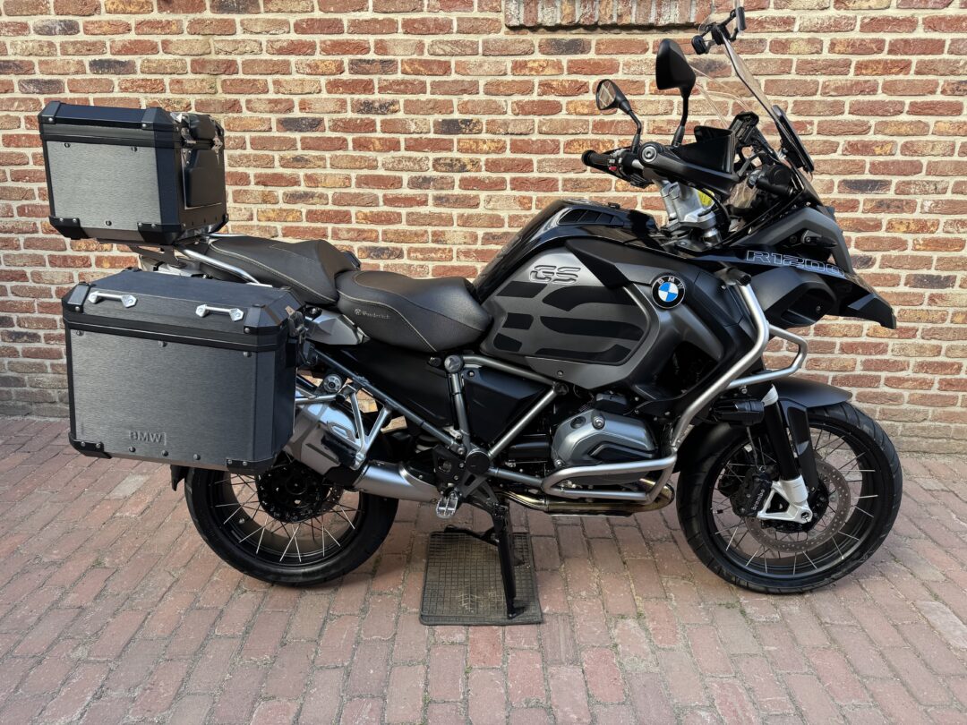VERKOCHT BMW  r1200gs lc adventure triple black 2017 €14950